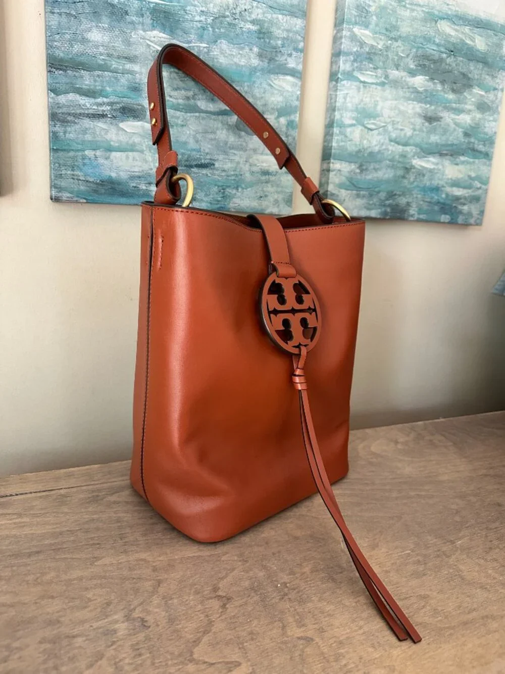 Tory Burch Miller Leather Bucket Bag Brown Shoulder Bag Large Logo Medallion